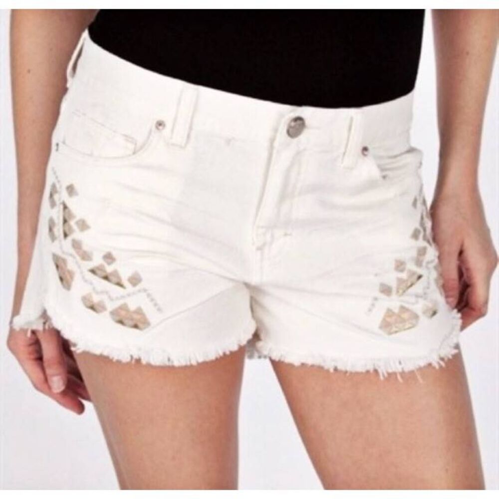 Free people tulum white gold embroidered raw hem shorts size 28 Euc